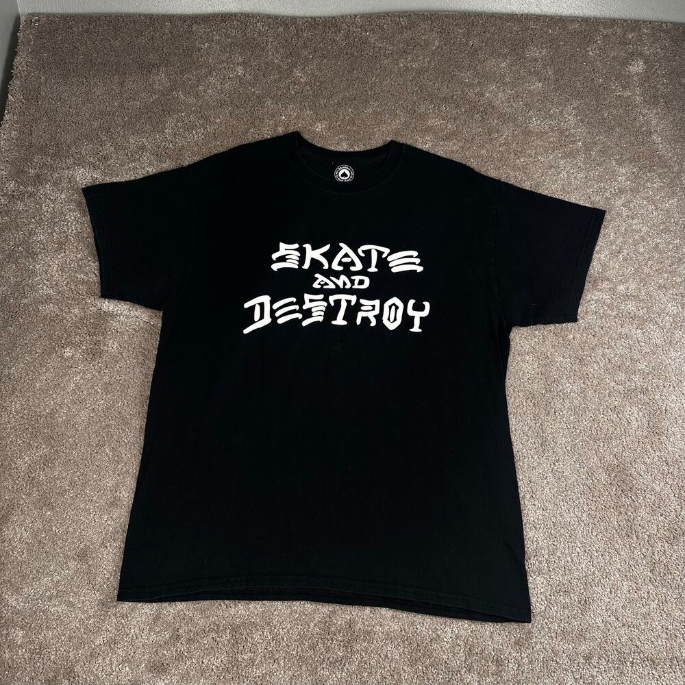 Thrasher Magazine Skate and Destroy T-shirt Size S Black Graphic Tee Streetwear